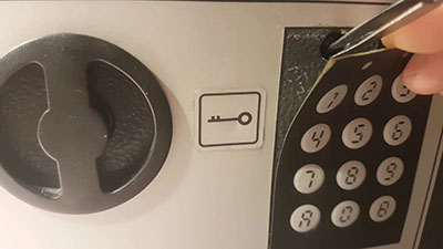 Запирающий механизм с кодом.