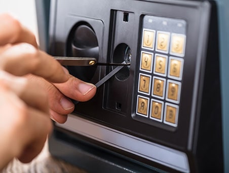 Замена замка в сейфовой двери